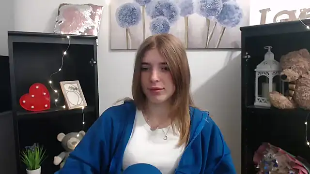Snapshot of JuiceLips__ chatting on 10-07-25, 02:40 JuiceLips online show from 10-07-25, 02:40