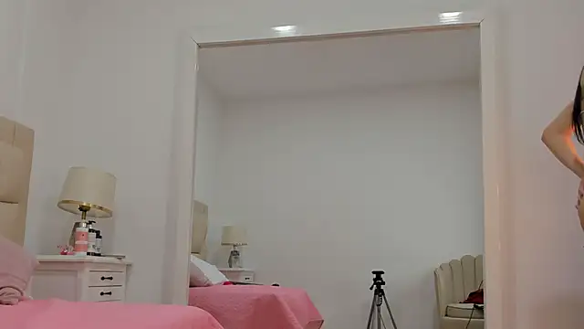 SkinnyGirl 28 online show from 10-22-25, 08:41