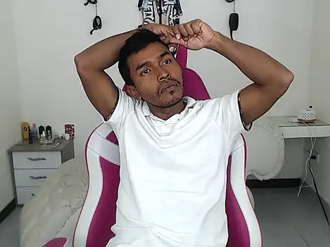 Snapshot of Adam_Morgan2 chatting on 07-08-26, 11:38 Adam Morgan2 online show from 07-08-26, 11:38