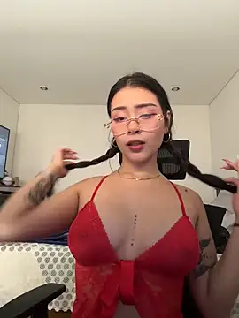 Snapshot of CatadeLuca chatting on 12-18-25, 06:23 CatadeLuca online show from 12-18-25, 06:23