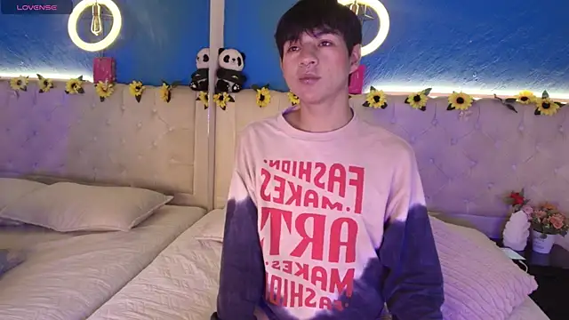 AleAurarashi online show from 03-29-26, 08:16