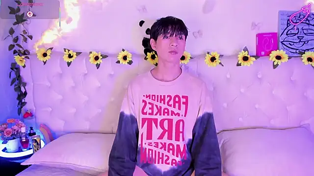 AleAurarashi online show from 02-17-26, 04:54