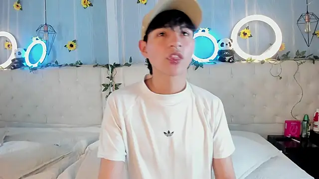 AleAurarashi online show from 11-18-25, 04:38