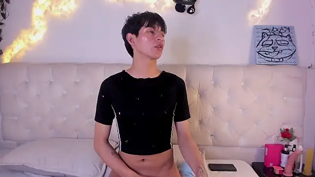 AleAurarashi online show from 12-21-25, 09:55