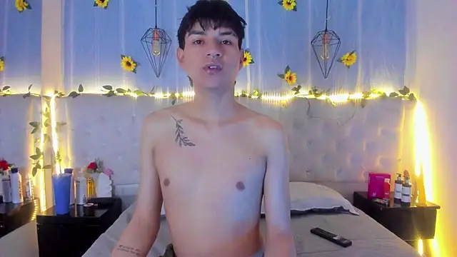 AleAurarashi online show from 10-21-25, 08:03