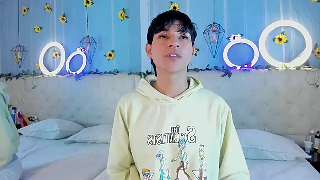 AleAurarashi online show from 11-16-25, 01:43