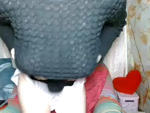 Miss Nona online show from 12-16-25, 04:33