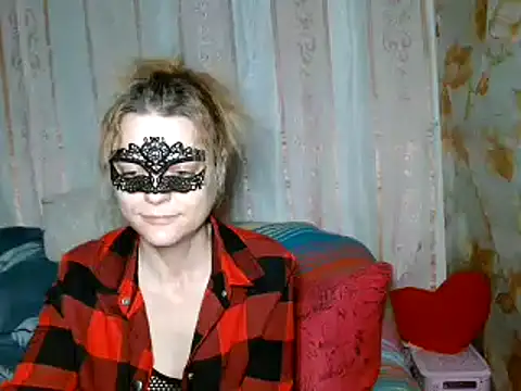 Miss Nona online show from 12-17-25, 01:38