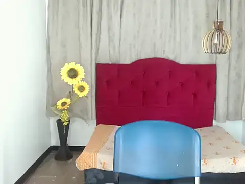 luisa  torres online show from 12-19-25, 03:21