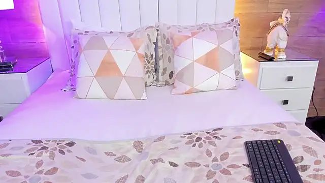 ScarletMore online show from 11-22-25, 12:37