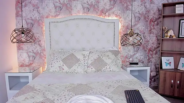 ScarletMore online show from 12-05-25, 01:21