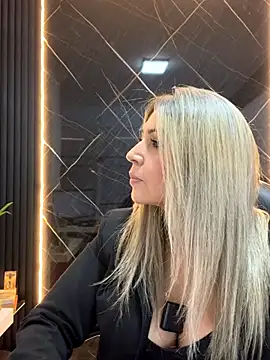 Snapshot of Helena_Foxxx chatting on 11-07-25, 02:43 Helena Foxxx online show from 11-07-25, 02:43