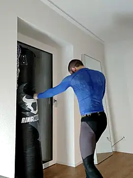 Snapshot of EyesNeverLies chatting on 09-28-25, 03:24 EyesNeverLies online show from 09-28-25, 03:24