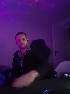 Snapshot of EyesNeverLies chatting on 02-06-26, 03:35 EyesNeverLies online show from 02-06-26, 03:35