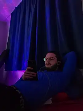 Snapshot of EyesNeverLies chatting on 02-21-26, 08:11 EyesNeverLies online show from 02-21-26, 08:11