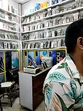 Snapshot of avi007p chatting on 09-17-25, 01:13 avi007p online show from 09-17-25, 01:13