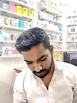 Snapshot of avi007p chatting on 09-18-25, 01:14 avi007p online show from 09-18-25, 01:14