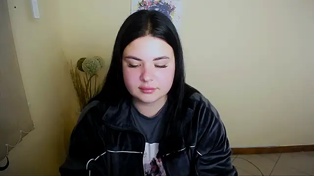 Snapshot of _Trisha_li chatting on 10-13-25, 12:07  Trisha li online show from 10-13-25, 12:07