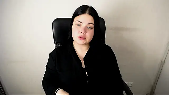 Snapshot of _Trisha_li chatting on 10-26-25, 12:05  Trisha li online show from 10-26-25, 12:05
