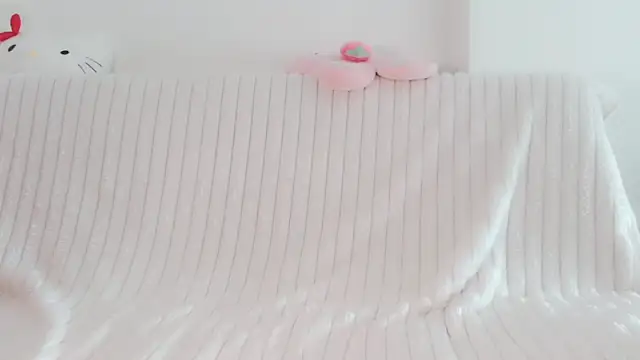 Emmahahaha17 online show from 04-19-26, 06:25