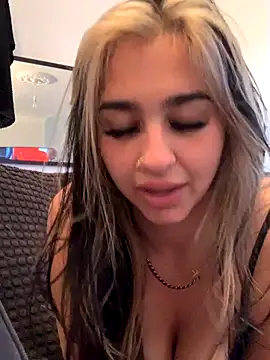 BrunetteBrat-xo online show from 11-17-25, 09:57