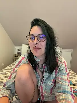 Snapshot of LadyNocturne chatting on 05-20-26, 02:03 LadyNocturne online show from 05-20-26, 02:03