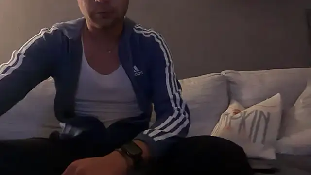 Snapshot of RioBlaze chatting on 09-11-25, 08:20 RioBlaze online show from 09-11-25, 08:20