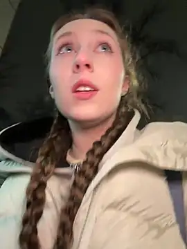 FroggyAnna online show from 11-28-25, 05:24