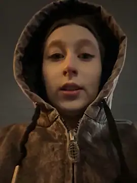 FroggyAnna online show from 10-27-25, 03:24