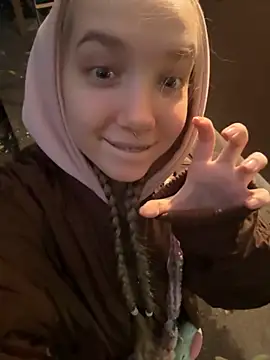 Snapshot of FroggyAnna chatting on 10-14-25, 03:12 FroggyAnna online show from 10-14-25, 03:12