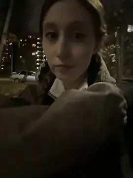 FroggyAnna online show from 10-31-25, 03:08