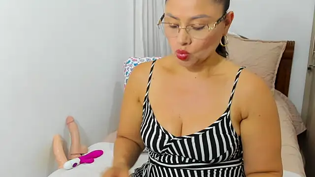 Snapshot of Isbettyche chatting on 09-26-25, 03:46 Isbettyche online show from 09-26-25, 03:46