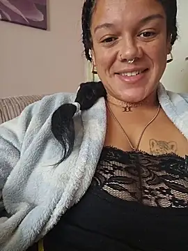 Snapshot of GoddessChantelle chatting on 10-28-25, 02:05 GoddessChantelle online show from 10-28-25, 02:05