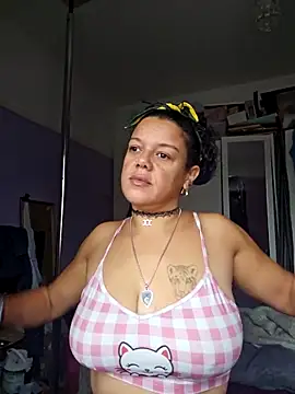 Snapshot of GoddessChantelle chatting on 10-13-25, 01:56 GoddessChantelle online show from 10-13-25, 01:56