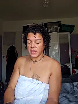 Snapshot of GoddessChantelle chatting on 09-29-25, 07:59 GoddessChantelle online show from 09-29-25, 07:59