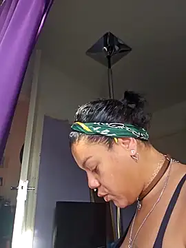 Snapshot of GoddessChantelle chatting on 09-25-25, 08:20 GoddessChantelle online show from 09-25-25, 08:20