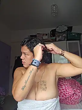 Snapshot of GoddessChantelle chatting on 10-27-25, 11:55 GoddessChantelle online show from 10-27-25, 11:55