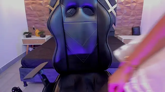 Alana cox  online show from 10-31-25, 11:33