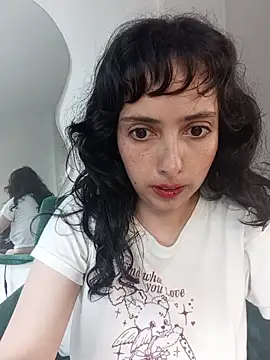 a Malgosia mako online show from 10-27-25, 03:02