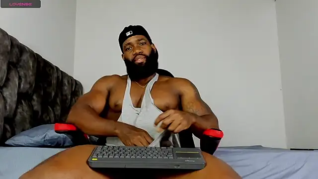 Snapshot of james_musclebbc chatting on 05-07-26, 12:15 james musclebbc online show from 05-07-26, 12:15