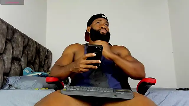 Snapshot of james_musclebbc chatting on 04-20-26, 01:30 james musclebbc online show from 04-20-26, 01:30
