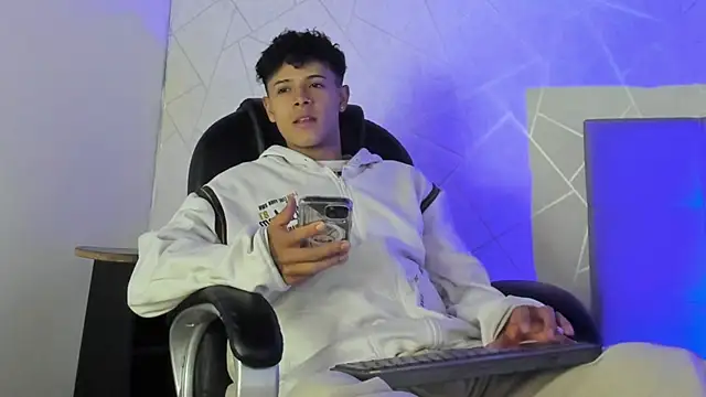 Alex Colton7 online show from 12-04-25, 05:17