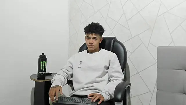 Alex Colton7 online show from 11-29-25, 04:01