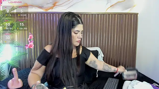 Snapshot of Roxie-NS chatting on 04-11-26, 12:20 Roxie-NS online show from 04-11-26, 12:20