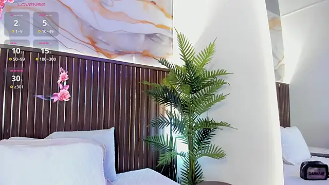 Snapshot of Roxie-NS chatting on 04-12-26, 12:41 Roxie-NS online show from 04-12-26, 12:41