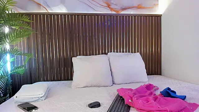 Snapshot of Roxie-NS chatting on 03-13-26, 11:48 Roxie-NS online show from 03-13-26, 11:48