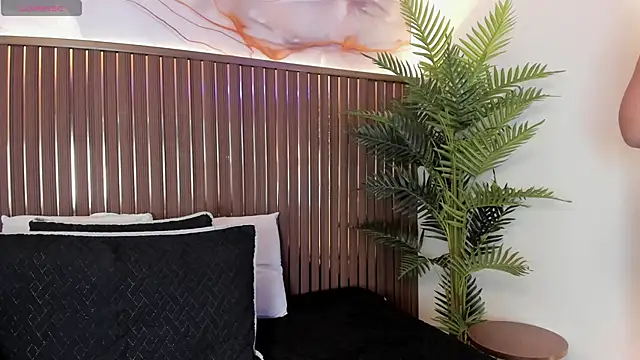 Snapshot of Roxie-NS chatting on 04-02-26, 12:23 Roxie-NS online show from 04-02-26, 12:23