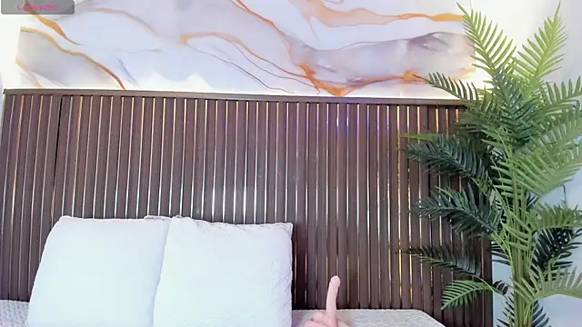 Snapshot of Roxie-NS chatting on 04-06-26, 11:44 Roxie-NS online show from 04-06-26, 11:44