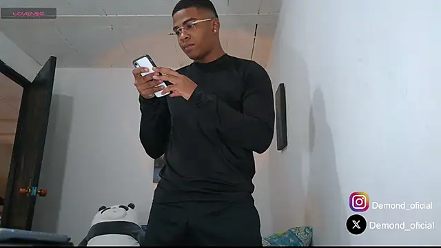 Snapshot of DEMOND_333 chatting on 04-20-26, 01:56 DEMOND 333 online show from 04-20-26, 01:56