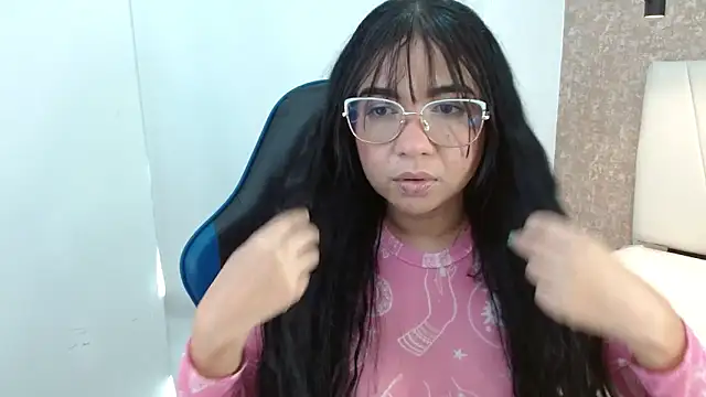 Snapshot of AliceSmiith_ chatting on 09-30-25, 06:03 AliceSmiith online show from 09-30-25, 06:03